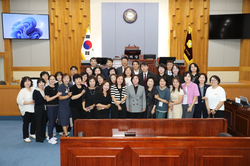 의회를 사랑하는 사람들 울산남구지회, 옥동시니어댄스 동아리팀 본회의 방청 및 기념촬영_2